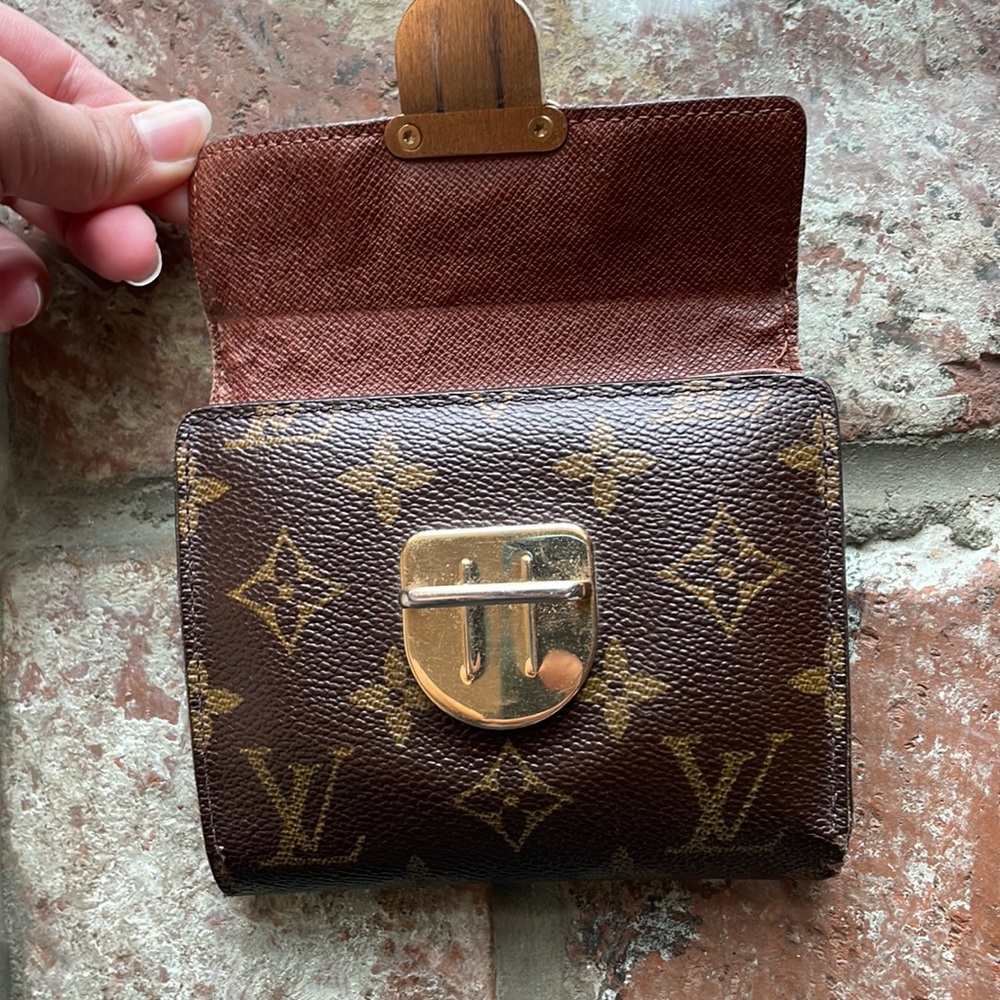 Louis Vuitton Clasp Wallet - Picture 4 of 14